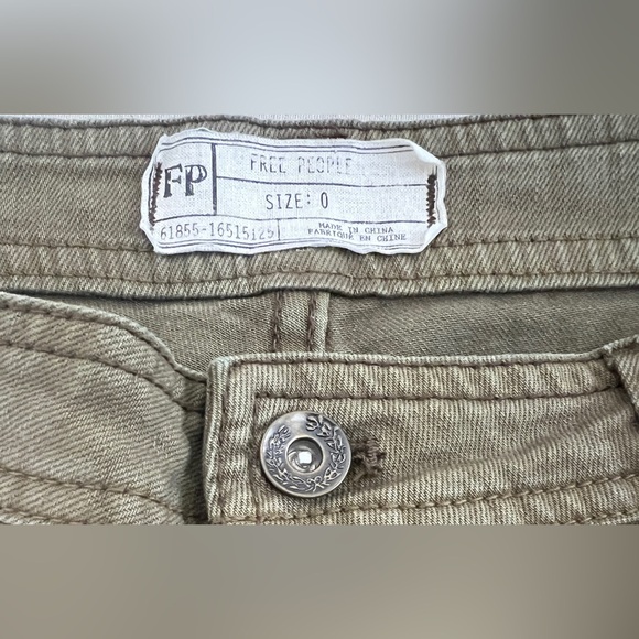 FREE PEOPLE Green Distressed Faded Straight Leg Jeans Exposed Buttons Sz 0 32x28 - Picture 7 of 8